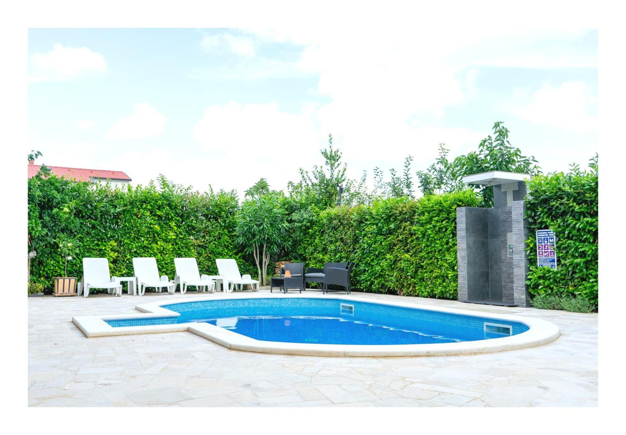 Pool Retreat Apartment Pula
